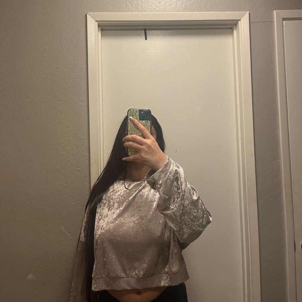 Cute long sleeve crop top